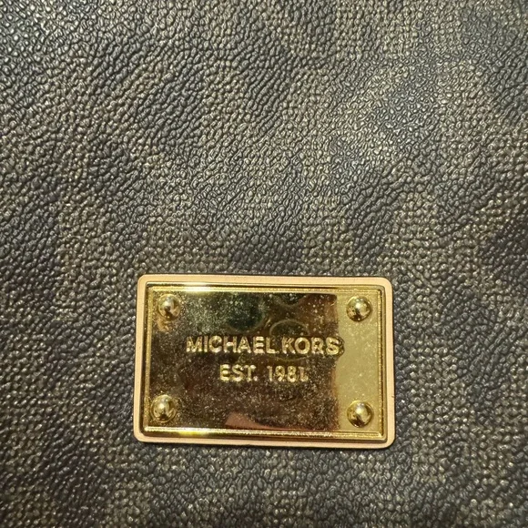 Michael Kors Gray and Gold Ipad/Tablet case - Picture 2 of 4